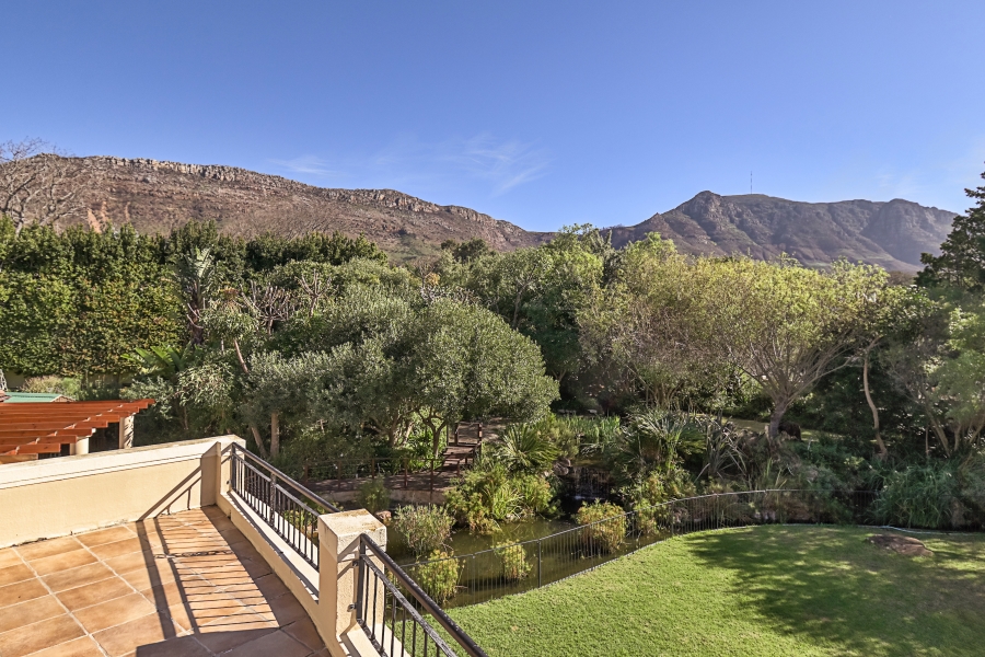 7 Bedroom Property for Sale in Zwaanswyk Western Cape